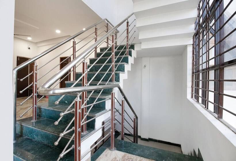 Hotel Fabexpress Yuvan