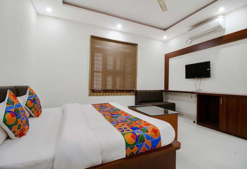 Hotel Fabexpress Yuvan