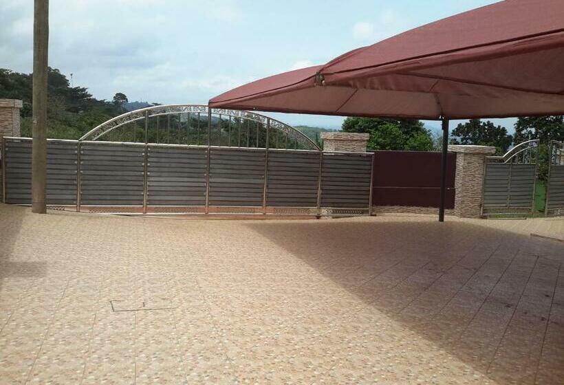בית מלון כפרי Impressive Colours Lodge   Akropong Akuapem