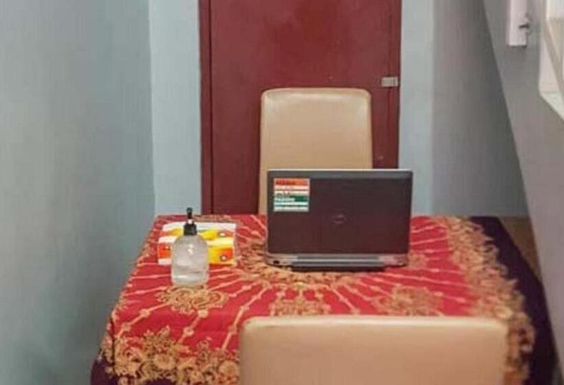 호텔 Kai Homestay Near Anyer Beach Redpartner