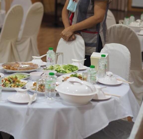 ホテル Phuphanplace