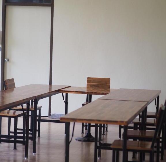 ホテル Phuphanplace