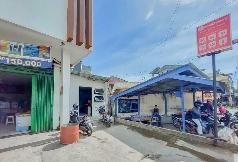 هتل Reddoorz At Cempaka Guesthouse Tarakan