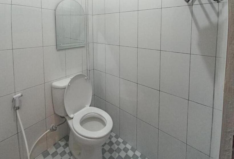 בית מלון כפרי Reddoorz Syariah Near Sentani City Square