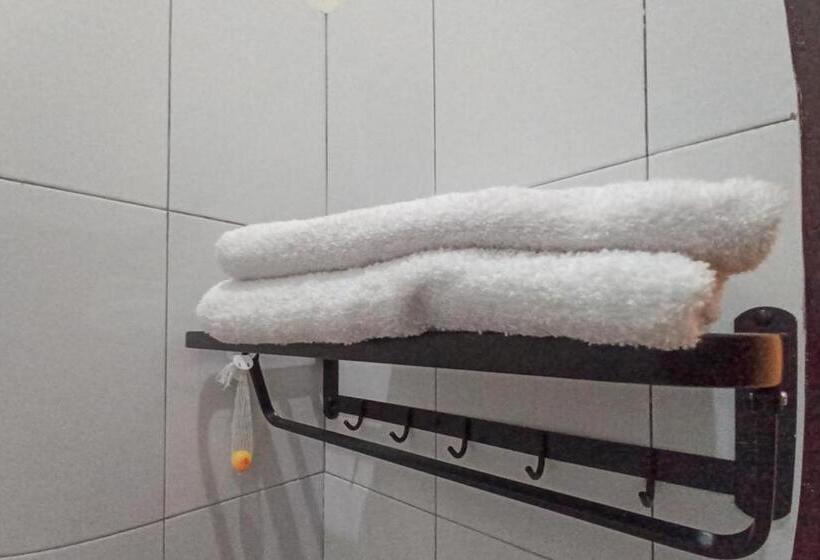 בית מלון כפרי Reddoorz Syariah Near Sentani City Square