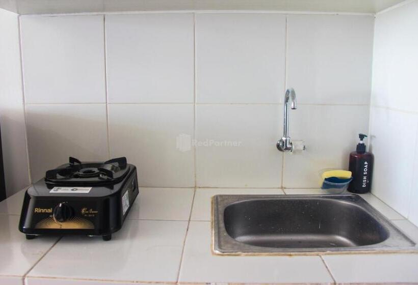 Отель Redliving Apartemen Gunung Putri Square Sansan Room Tower Pinus