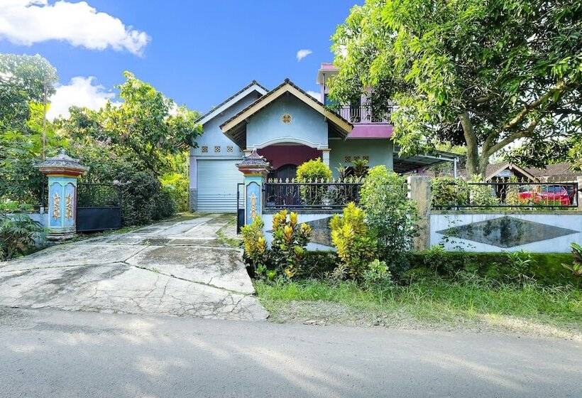 ホテル Spot On 91154 Desa Wisata Wayang Manyaran Wonogiri