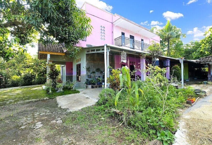 ホテル Spot On 91154 Desa Wisata Wayang Manyaran Wonogiri