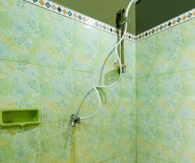 ホテル Spot On 91154 Desa Wisata Wayang Manyaran Wonogiri