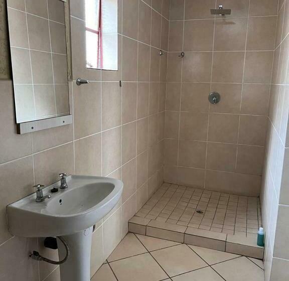 Izinjiki Namacusi Guest Farm