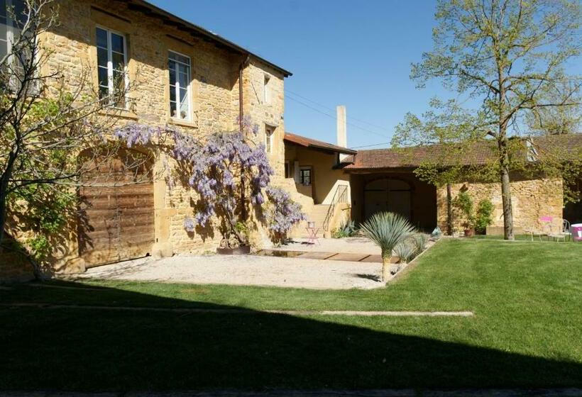 Lodges En Pierres Dorees