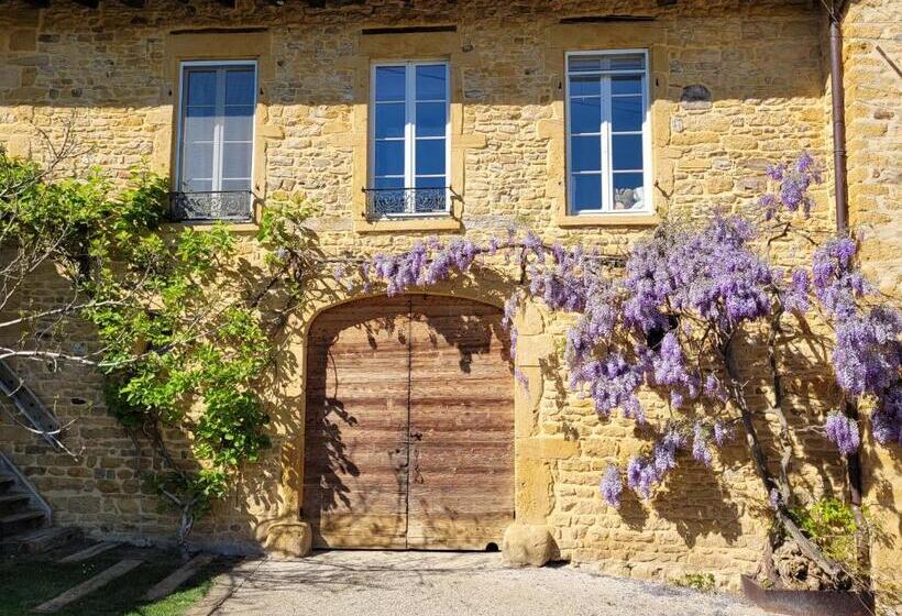 Lodges En Pierres Dorees