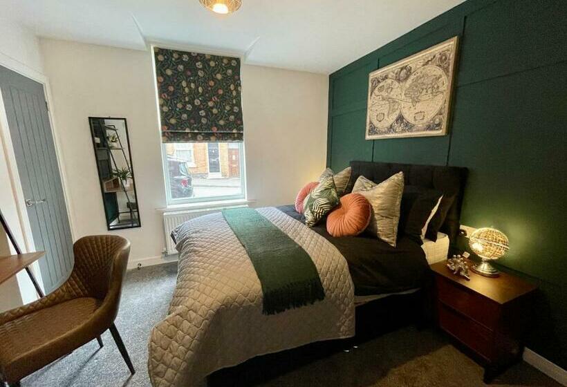 펜션 Boutique 5 Bed Home On Birdwell Road   Free Parking