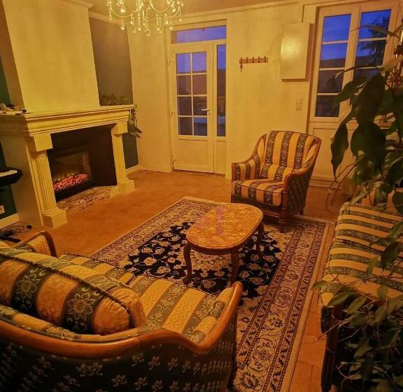 بنسيون La Montrieuse, Chambre Individuelle Avec Sauna Et Baignoire Spa