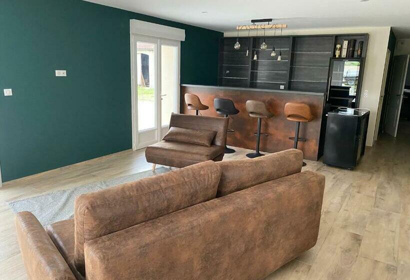 بنسيون Logis Poussard