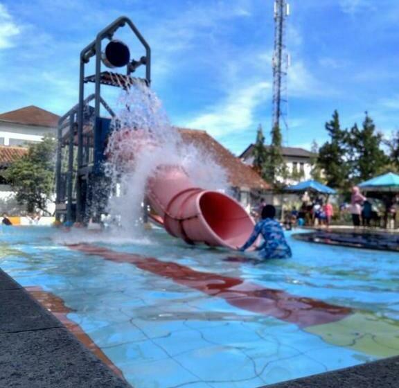 Puncak Village Hotel & Kampung Main Anak