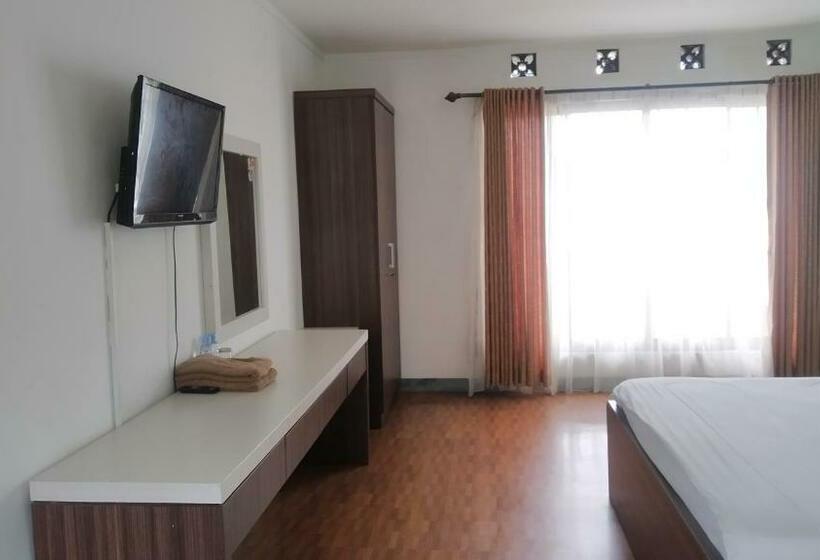 Puncak Village Hotel & Kampung Main Anak