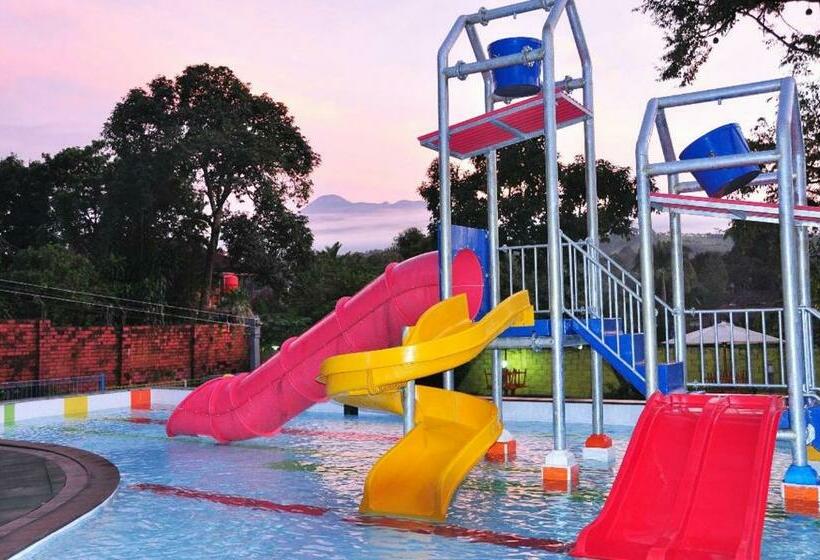 Puncak Village Hotel & Kampung Main Anak