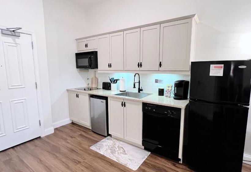 Mountain Creek Resort At Appalachian Hotel   Pool & Hot Tub