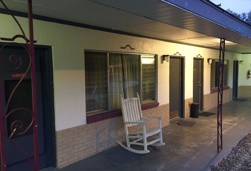 Cadillac Motel Fanning Springs