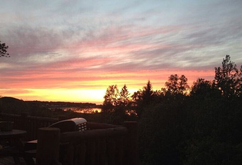 Hilltop Cabins And Motel