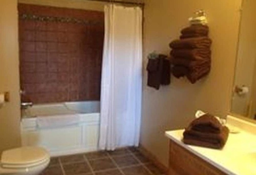 Hilltop Cabins And Motel