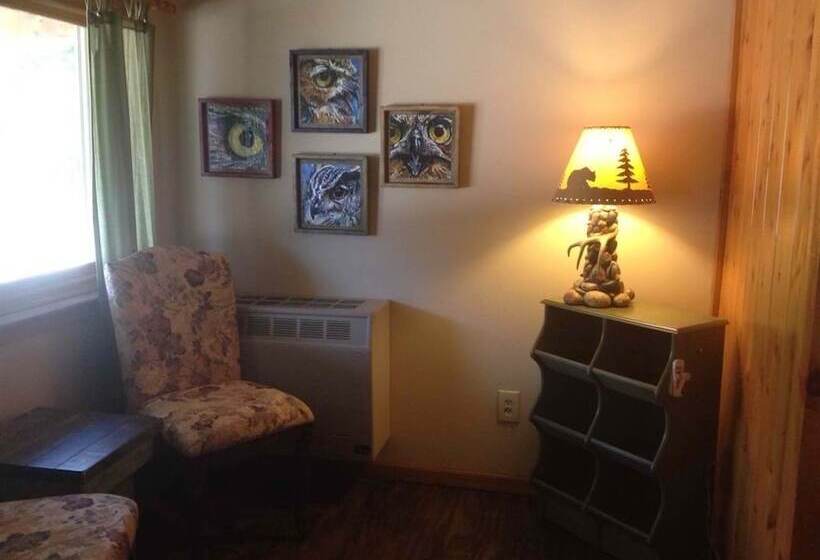 Hilltop Cabins And Motel