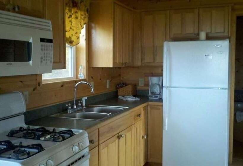 Hilltop Cabins And Motel