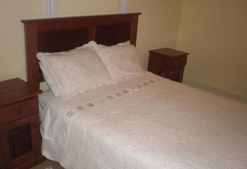 בית מלון כפרי Central