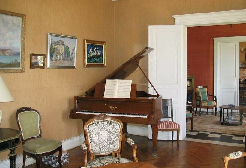 هتل Château Belles Graves