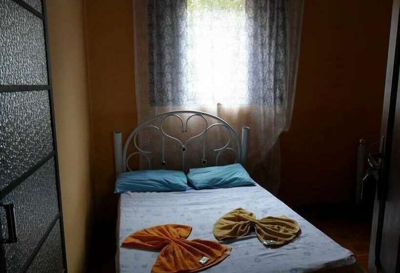 ホテル Dona Emilia