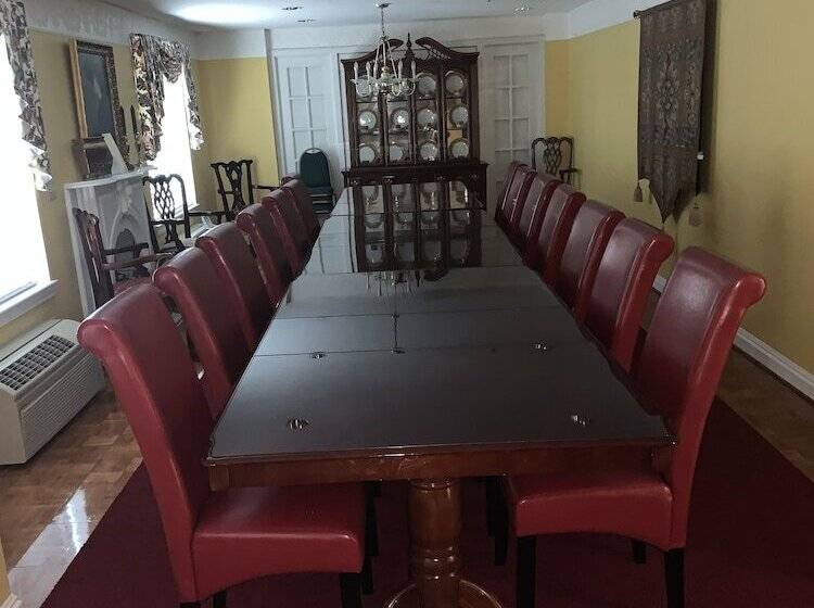 Отель French Quarter Inn