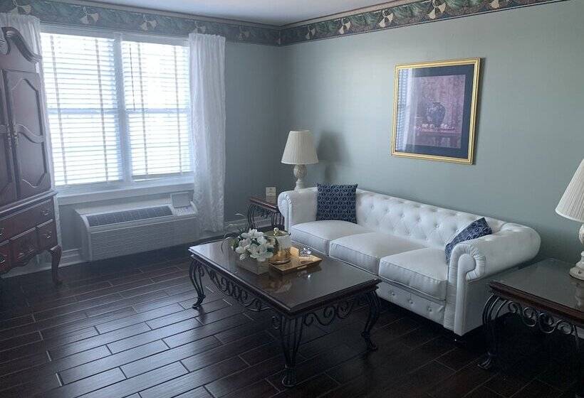 Отель French Quarter Inn