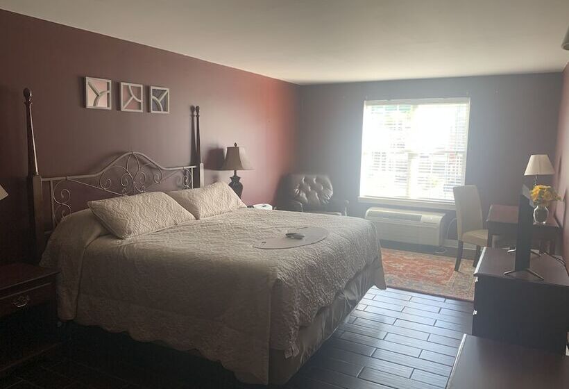 Отель French Quarter Inn