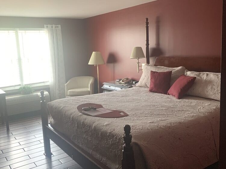 Отель French Quarter Inn