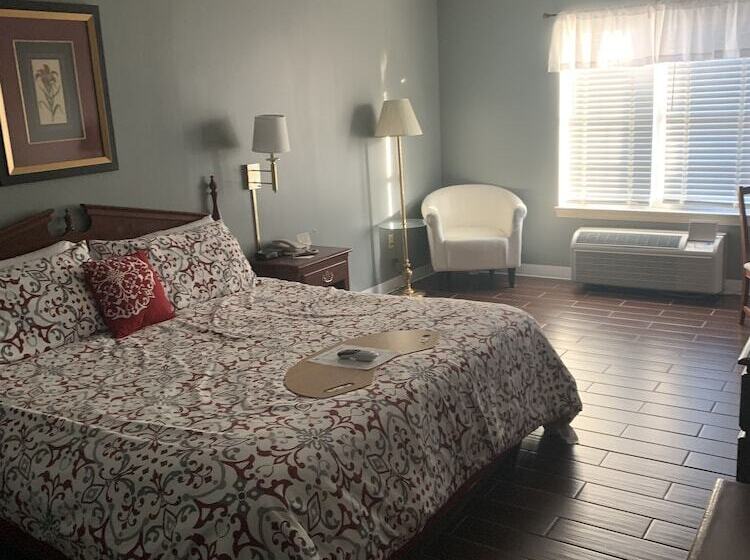 Отель French Quarter Inn