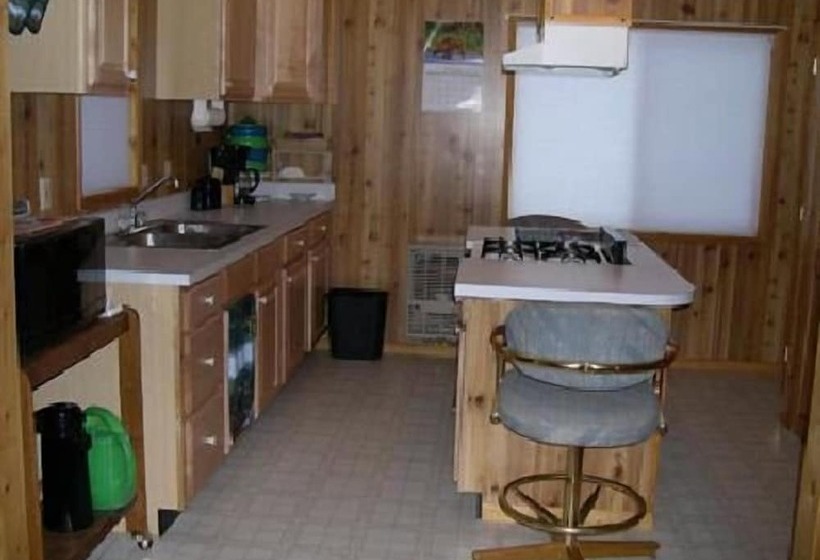 Отель Frenchy's Fishing And Adventure Cabins