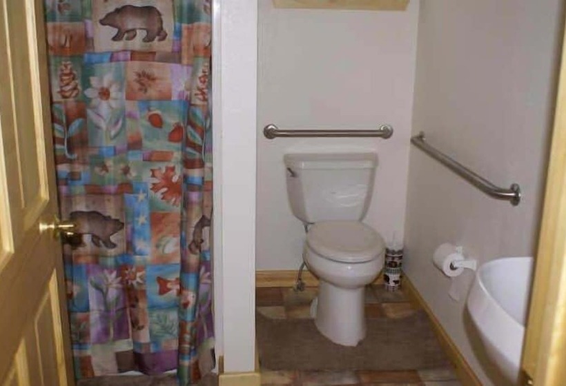 Отель Frenchy's Fishing And Adventure Cabins