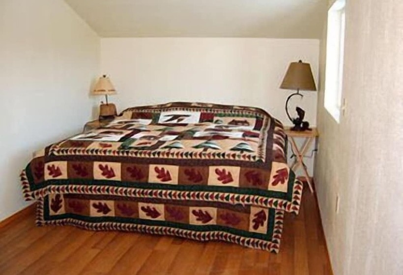 Отель Frenchy's Fishing And Adventure Cabins