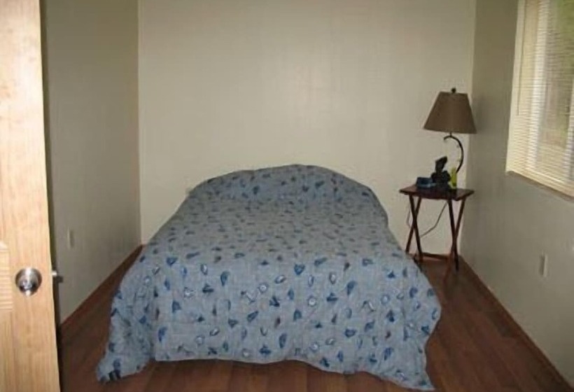 Отель Frenchy's Fishing And Adventure Cabins