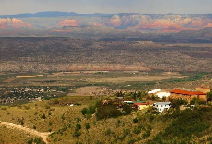 בית מלון כפרי Ghost City Inn