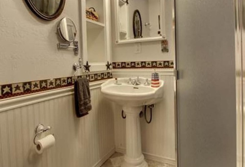 בית מלון כפרי Ghost City Inn