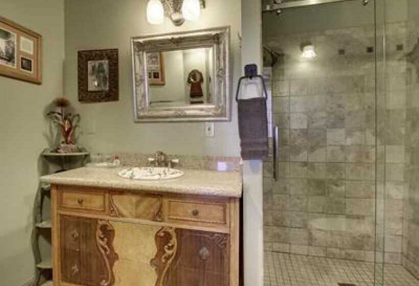 בית מלון כפרי Ghost City Inn