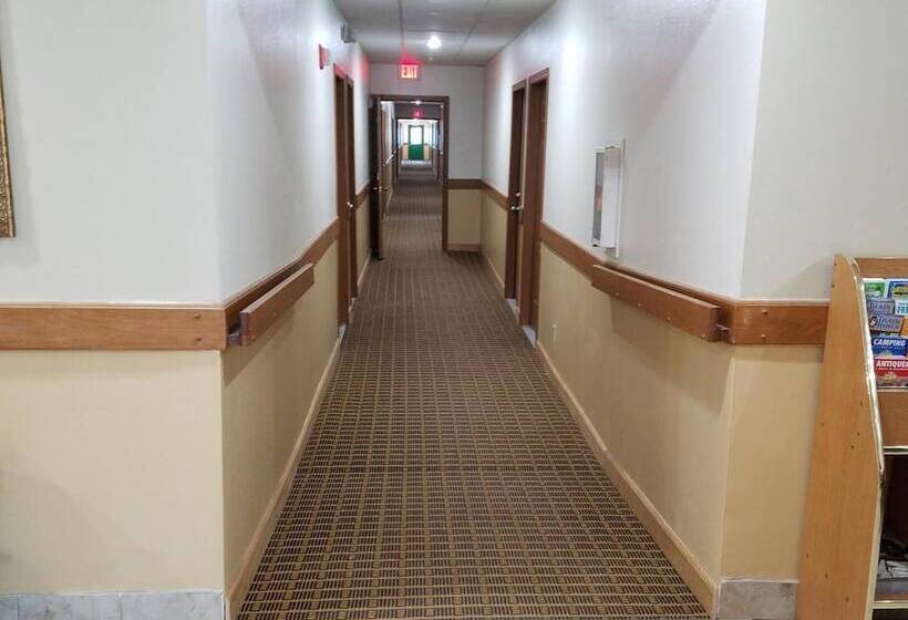 فندق Inn Of The Pines