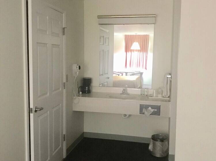 فندق Madison Inn Lodge