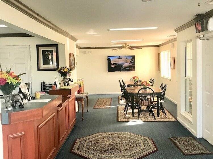 فندق Madison Inn Lodge