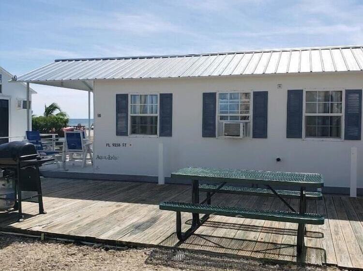 فندق Old Wooden Bridge Resort & Marina