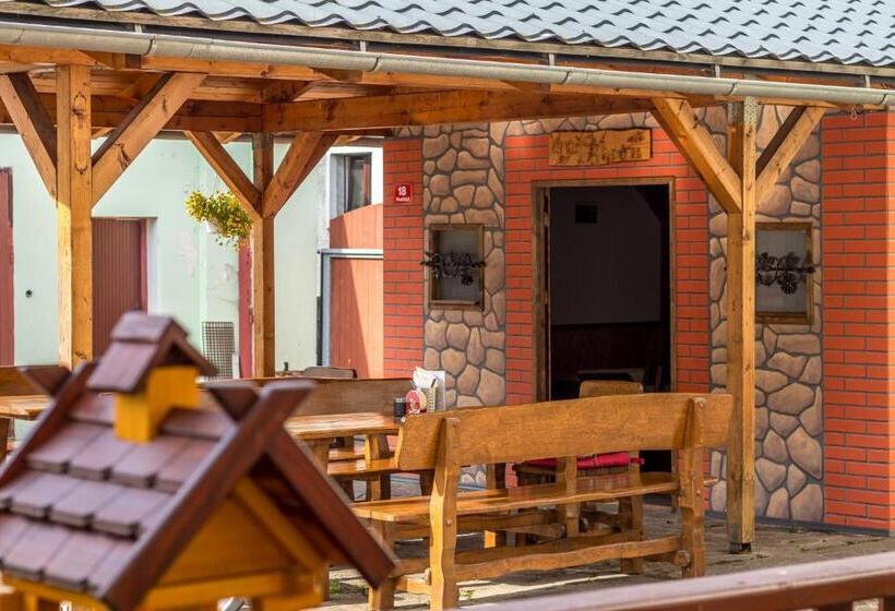 Отель Penzion A Restaurace U Vladaře