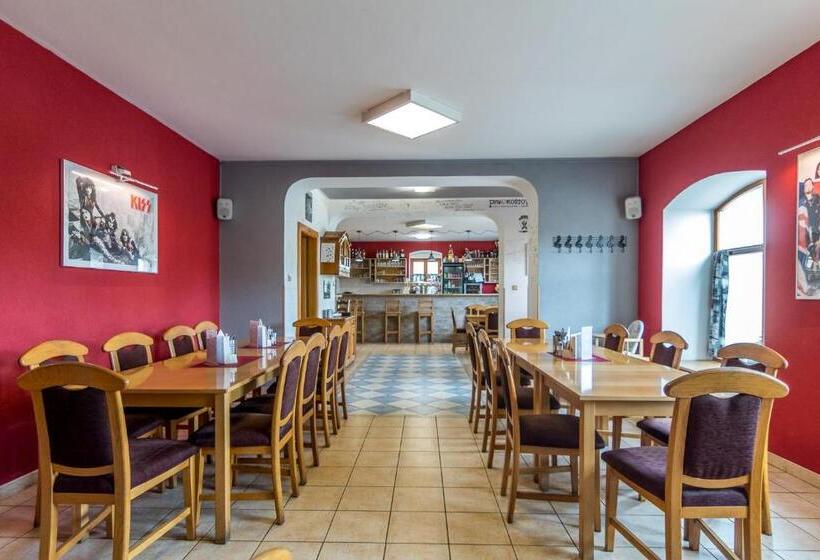 Отель Penzion A Restaurace U Vladaře