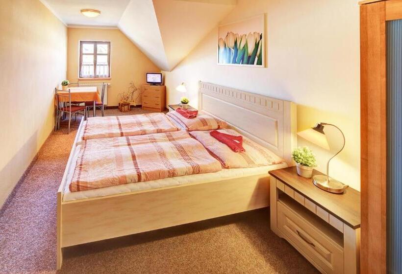 Отель Penzion A Restaurace U Vladaře